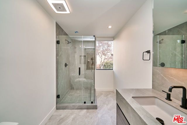 137 S Maple Drive 102, Beverly Hills, CA 90212