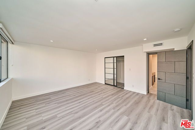 137 S Maple Drive 102, Beverly Hills, CA 90212