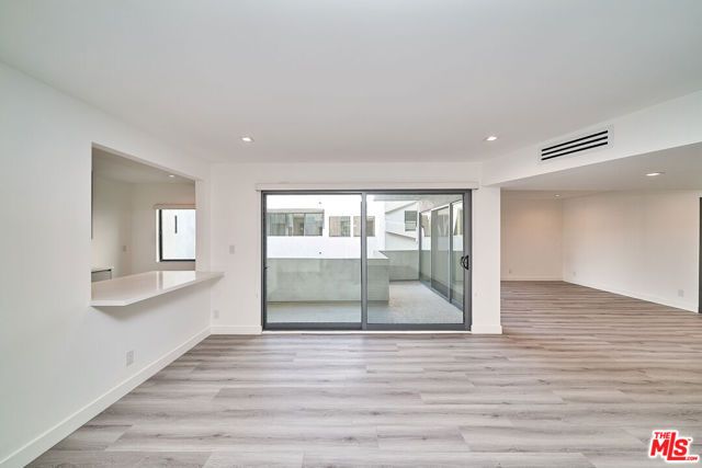 137 S Maple Drive 102, Beverly Hills, CA 90212