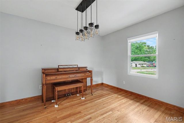 502 Pine Street, St Charles, MO 63301