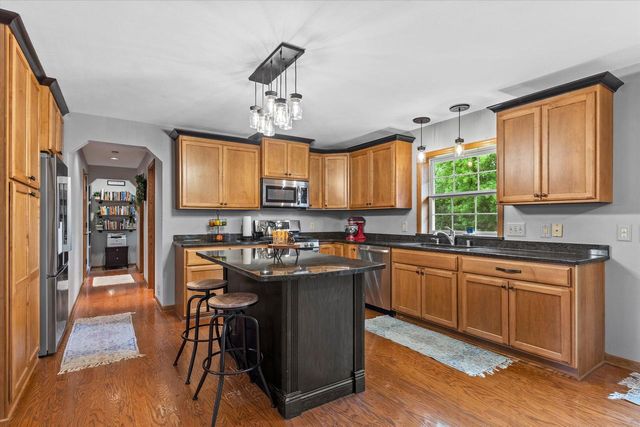 W147N7026 Woodland DRIVE, Menomonee Falls, WI 53051