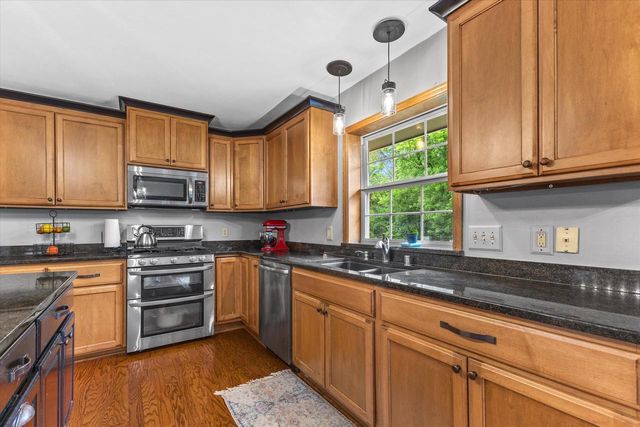 W147N7026 Woodland DRIVE, Menomonee Falls, WI 53051