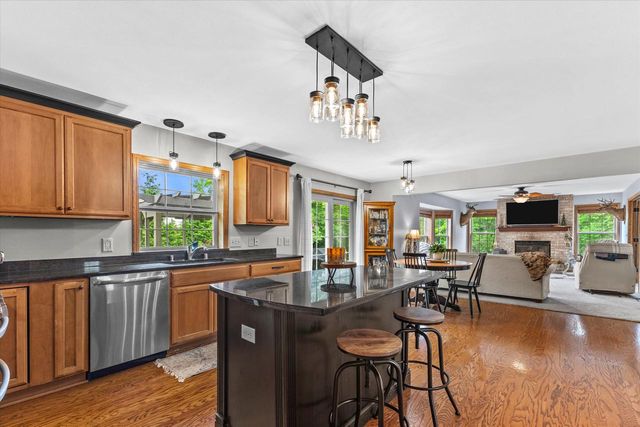 W147N7026 Woodland DRIVE, Menomonee Falls, WI 53051