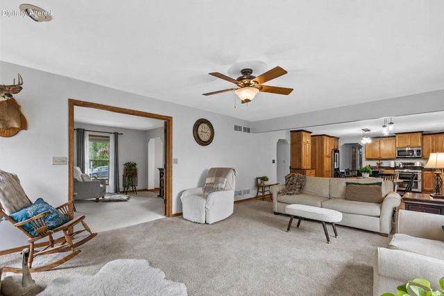 W147N7026 Woodland DRIVE, Menomonee Falls, WI 53051