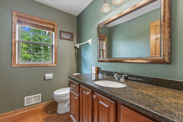 W147N7026 Woodland DRIVE, Menomonee Falls, WI 53051
