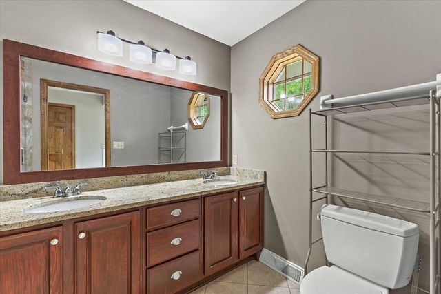 W147N7026 Woodland DRIVE, Menomonee Falls, WI 53051