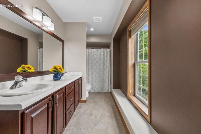 W147N7026 Woodland DRIVE, Menomonee Falls, WI 53051
