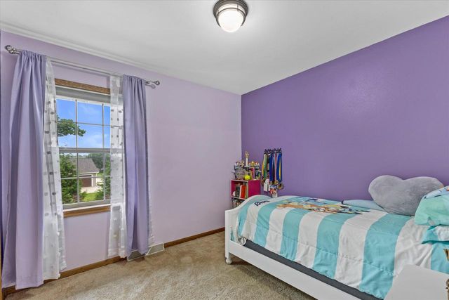 W147N7026 Woodland DRIVE, Menomonee Falls, WI 53051