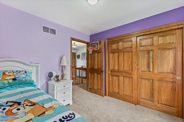 W147N7026 Woodland DRIVE, Menomonee Falls, WI 53051