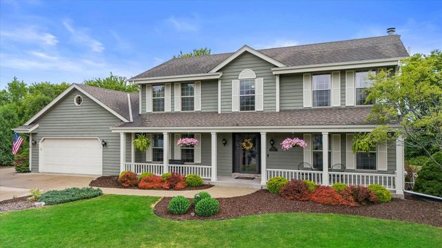 W147N7026 Woodland DRIVE, Menomonee Falls, WI 53051