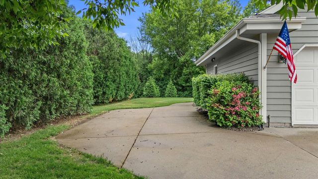 W147N7026 Woodland DRIVE, Menomonee Falls, WI 53051