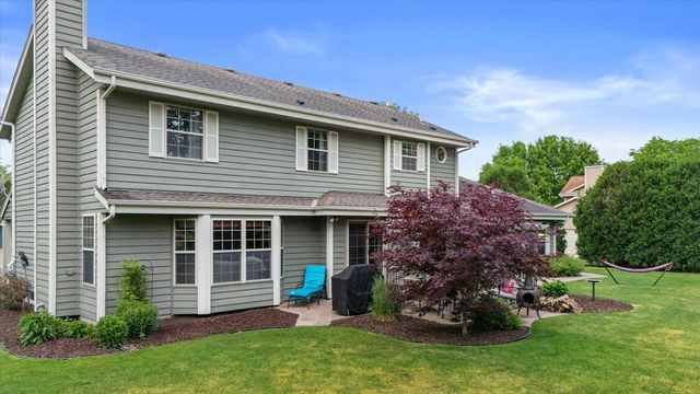 W147N7026 Woodland DRIVE, Menomonee Falls, WI 53051