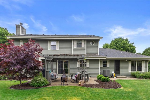 W147N7026 Woodland DRIVE, Menomonee Falls, WI 53051