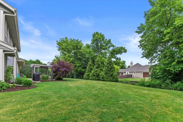 W147N7026 Woodland DRIVE, Menomonee Falls, WI 53051