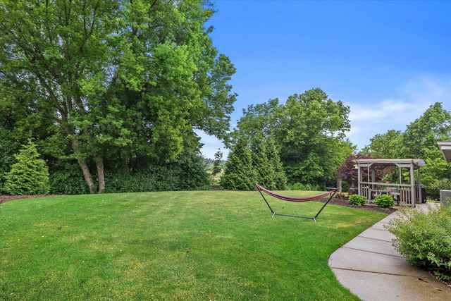 W147N7026 Woodland DRIVE, Menomonee Falls, WI 53051
