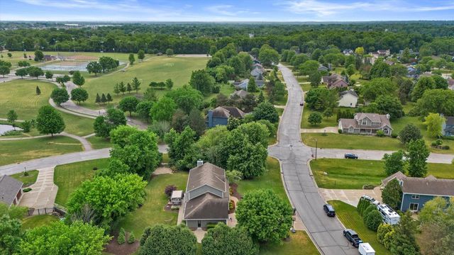 W147N7026 Woodland DRIVE, Menomonee Falls, WI 53051