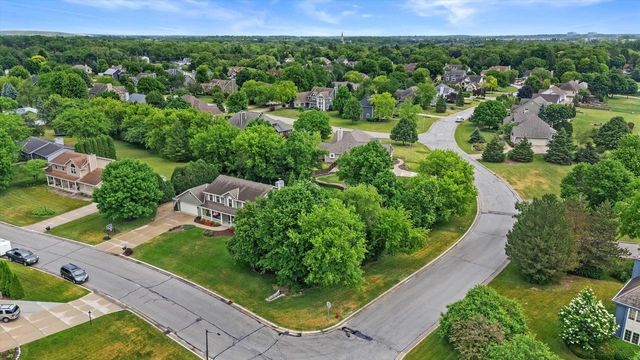 W147N7026 Woodland DRIVE, Menomonee Falls, WI 53051