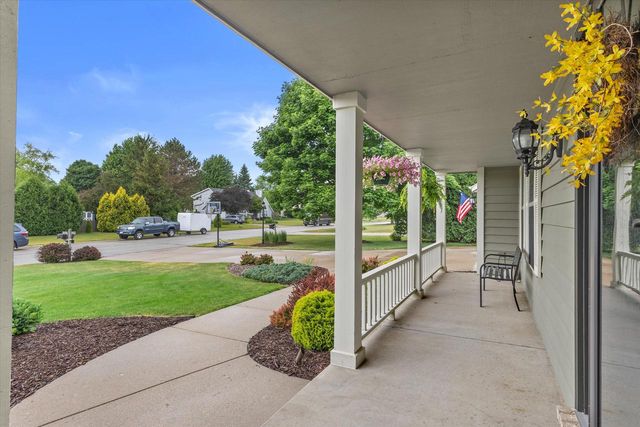 W147N7026 Woodland DRIVE, Menomonee Falls, WI 53051