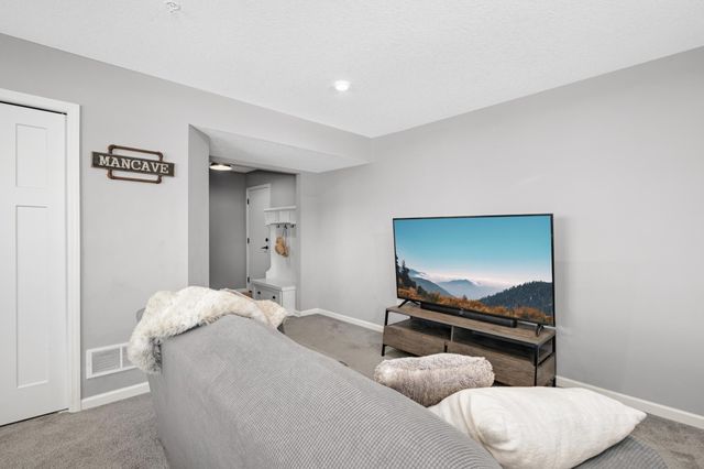 7020 Huckleberry Drive, Minnetrista, MN 55331