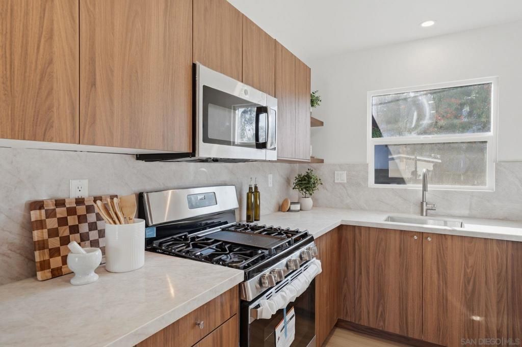 Image 10 of property listing at 112 Country Club Drive, Chula Vista, CA 91911