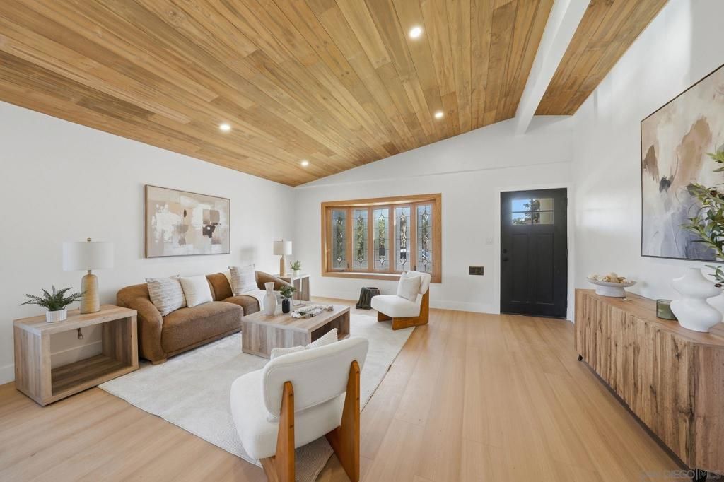 Image 3 of property listing at 112 Country Club Drive, Chula Vista, CA 91911
