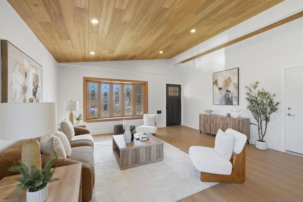 Image 4 of property listing at 112 Country Club Drive, Chula Vista, CA 91911