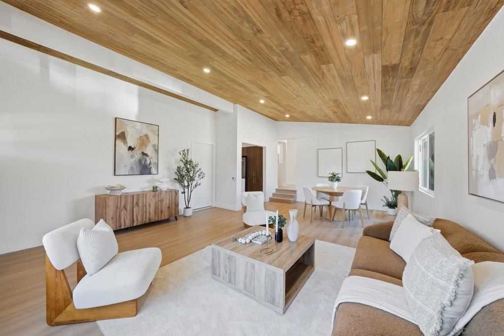 Image 5 of property listing at 112 Country Club Drive, Chula Vista, CA 91911
