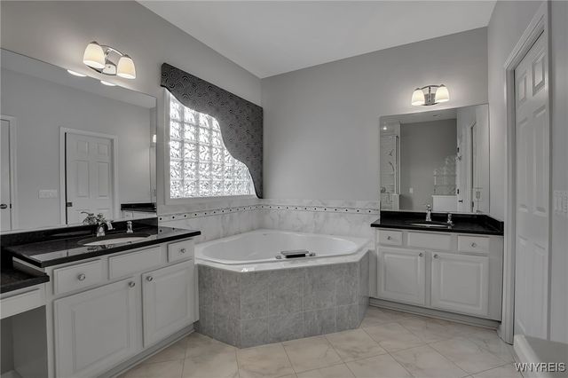 112 Haverford Lane, Amherst, NY 14221