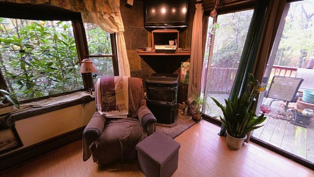 7 Hog Hollow Rd, Buckland, MA 01370