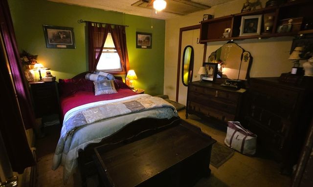 7 Hog Hollow Rd, Buckland, MA 01370