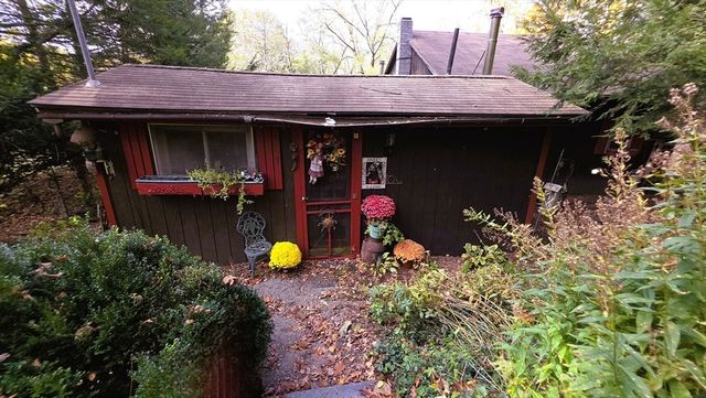 7 Hog Hollow Rd, Buckland, MA 01370