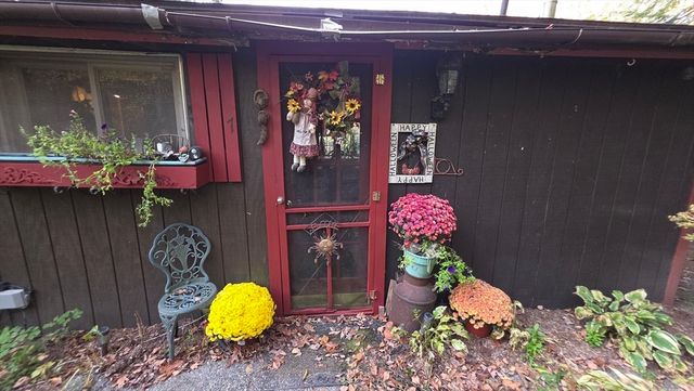 7 Hog Hollow Rd, Buckland, MA 01370