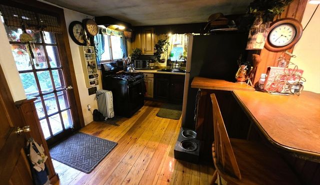 7 Hog Hollow Rd, Buckland, MA 01370