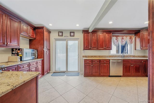 80 George Street, Babylon, NY 11702