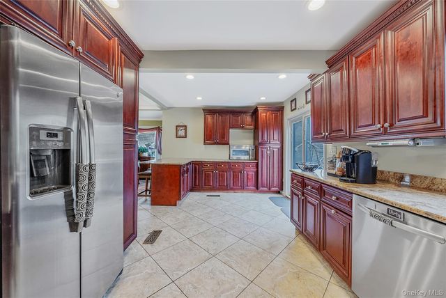 80 George Street, Babylon, NY 11702