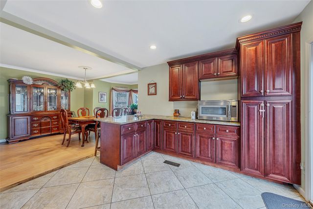 80 George Street, Babylon, NY 11702