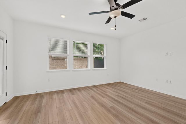 1411 Iberville DR 30, Pflugerville, TX 78660