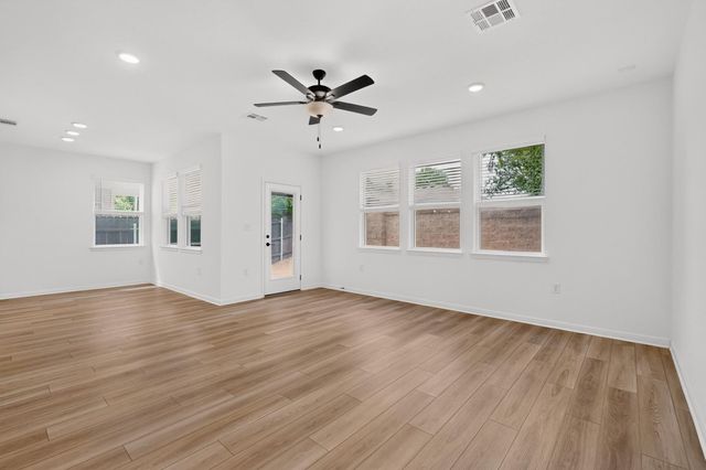 1411 Iberville DR 30, Pflugerville, TX 78660