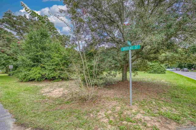 5402 Douglas St, Milton, FL 32570