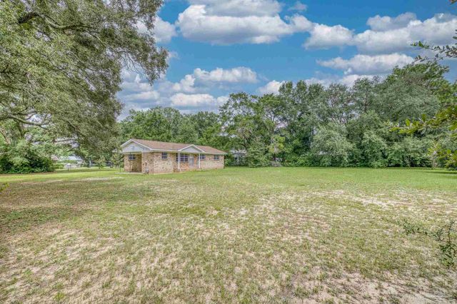 5402 Douglas St, Milton, FL 32570