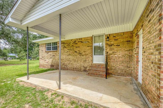 5402 Douglas St, Milton, FL 32570