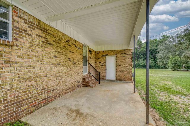 5402 Douglas St, Milton, FL 32570