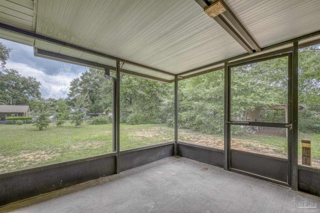 5402 Douglas St, Milton, FL 32570