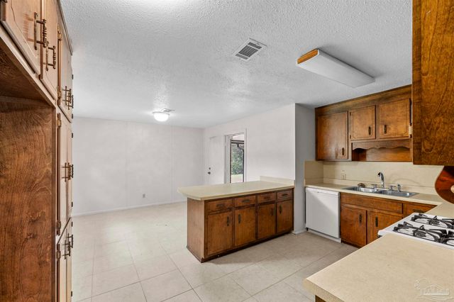 5402 Douglas St, Milton, FL 32570