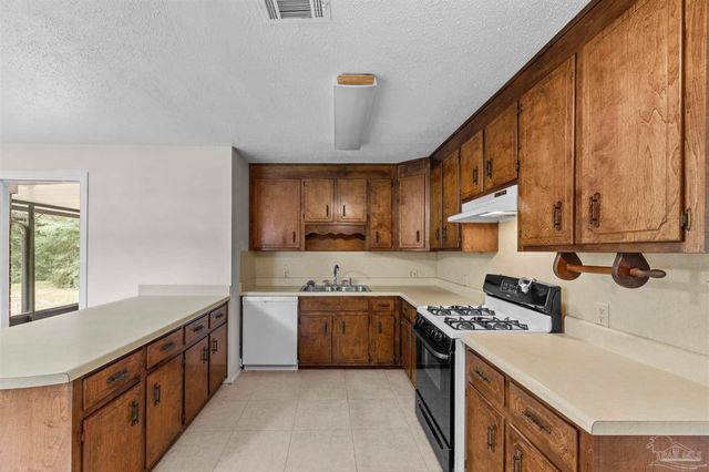 5402 Douglas St, Milton, FL 32570