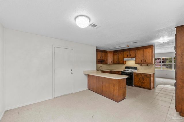 5402 Douglas St, Milton, FL 32570