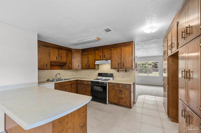 5402 Douglas St, Milton, FL 32570