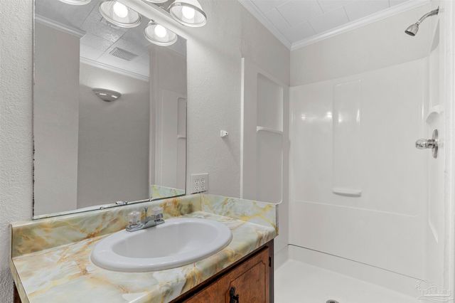 5402 Douglas St, Milton, FL 32570