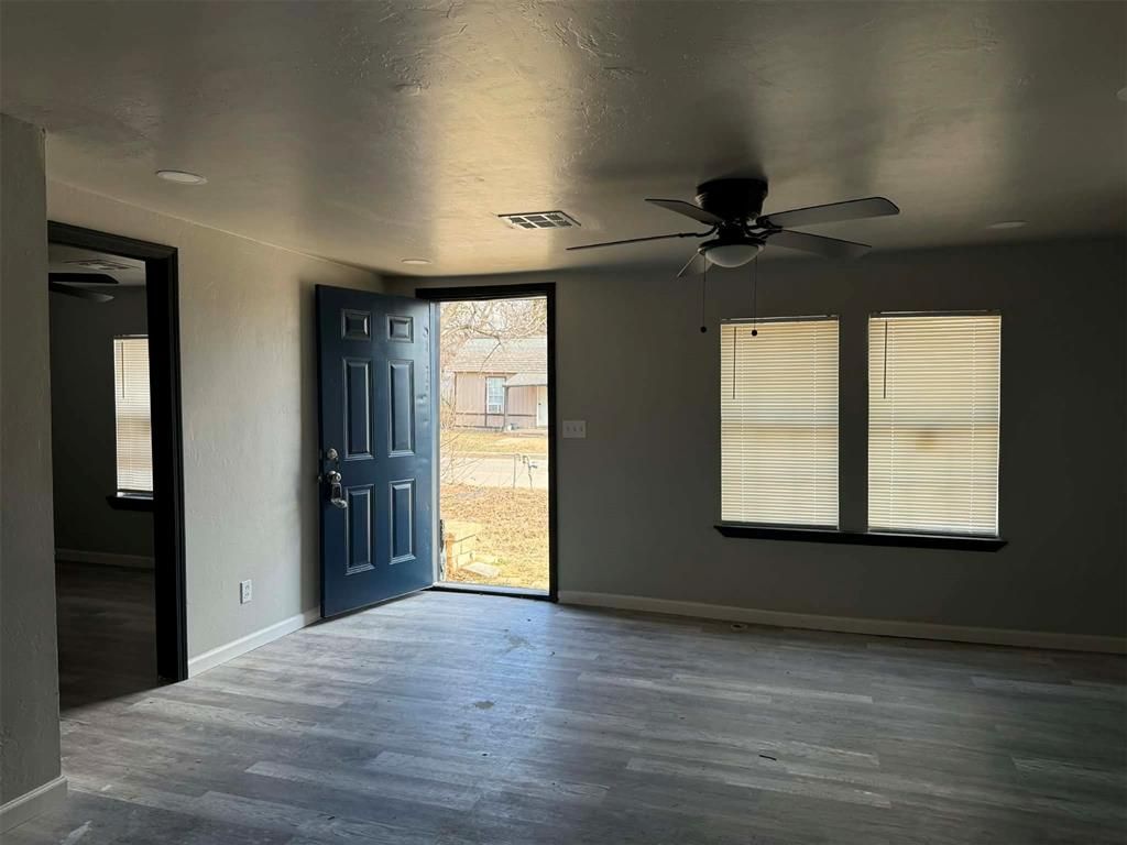 Image 3 of property listing at 209 N Tuttle Street, Oklahoma City, OK 73107