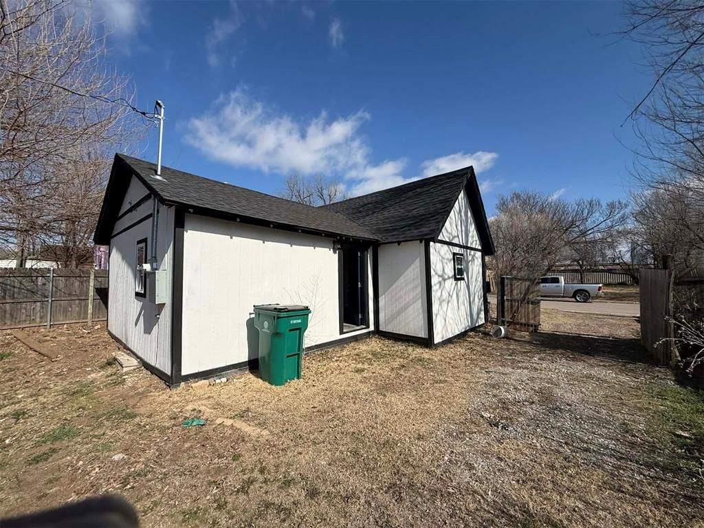 Image 9 of property listing at 209 N Tuttle Street, Oklahoma City, OK 73107